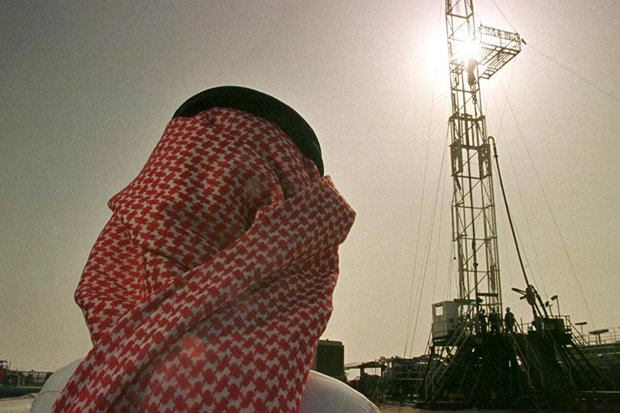 کاهش تولید نفت، اقتصاد عربستان را کوچک‌تر کرد
